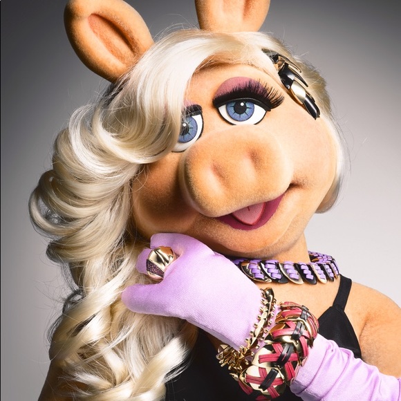 Meet your Posher, Debbie - Picture 2 of 4